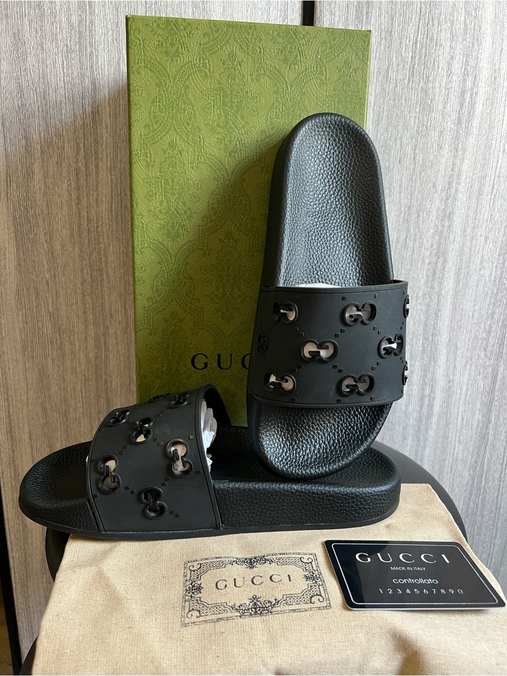 Gucci Black Men’s Interlocking G Rubber Slide Sandals